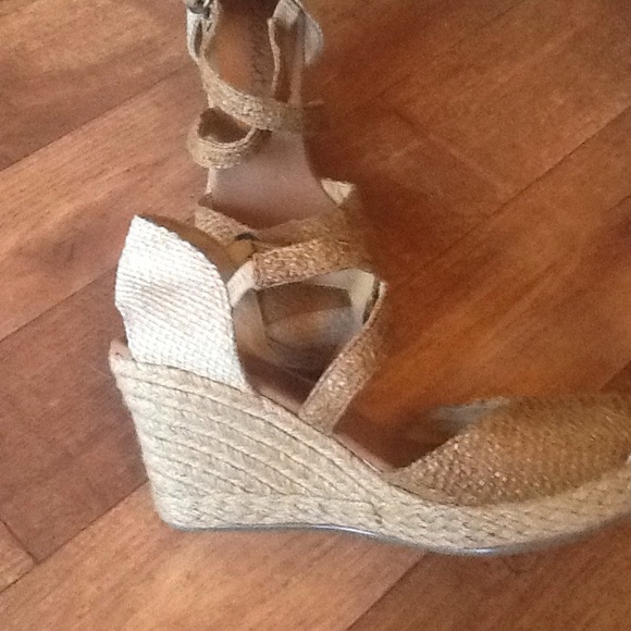 Shoes - Picture 2 of 4